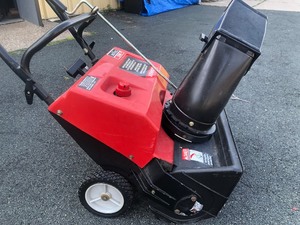 lot 60 image: Working Tecumseh Snowblower