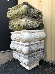 lot 68 image: Lot of 5 Matching Size Garden Urns