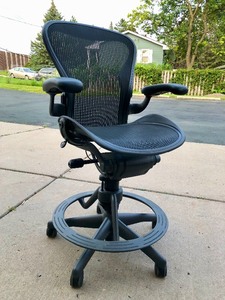 lot 97 image: Nice Condition HERMAN MILLER Aeron Drafting Stool Chair