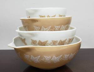 lot 106 image: Vintage Pyrex Sandalwood Ivy Tan and White Cinderella Mixing Bowls Set of 4