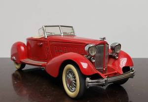 lot 110 image: Vintage Danbury Mint 1934 Packard V-12 LeBaron Speedster Die Cast Original Box