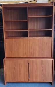 lot 112 image: Very Nice Danish Modern Teak Hutch