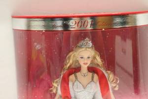 lot 124 image: 2001 Special Edition Holiday Celebration Barbie Doll