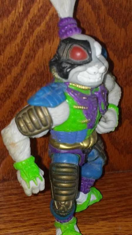 lot 43 image: Vintage 1991 Teenage Mutant Ninja Turtles Space Usagi Yojimbo Action Figure TMNT
