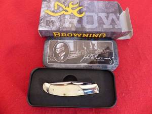 lot 37 image: Browning Collector Knife