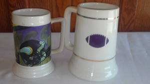lot 113 image: Minnesota Vikings NFL Mugs(2).