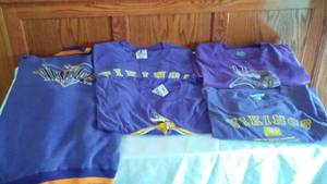 lot 117 image: Minnesota Vikings NFL T-Shirt Apparel. Size