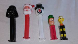 lot 149 image: Vintage PEZ Dispensers (5)