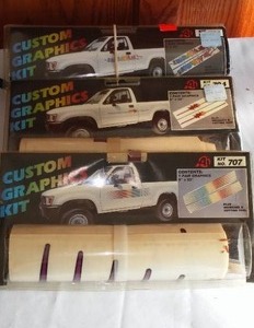 lot 157 image: Custom Graphics Kit (3).