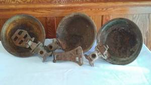 lot 195 image: Vintage Livestock Drinking Cups (3).