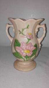 lot 274 image: Vintage Hull Art Pottery Pink Magnolia Vase.