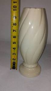 lot 275 image: McCoy 1985-1990 Cream Color Ceramic Vase