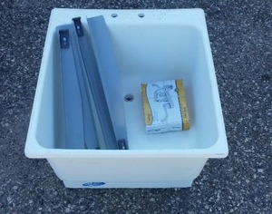 lot 289 image: Utility Sink wfaucet and legs.