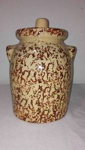 lot 306 image: Spongeware Cookie Jar and lid.
