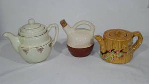 lot 315 image: Vintage Ceramic Tea and Liquor Pots (3)