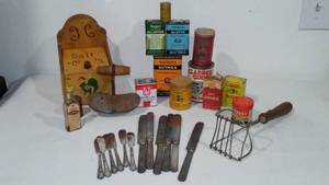 lot 322 image: Vintage Kitchenware.