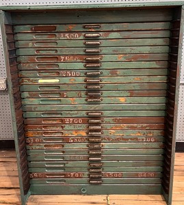 lot 6 image: Vintage HAMILTON Printers Press Wooden Cabinet