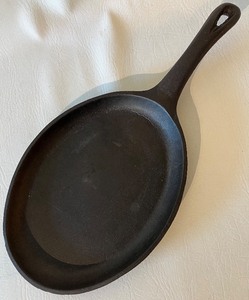 lot 129 image: Professionally Restored Cast Iron Oval Pan