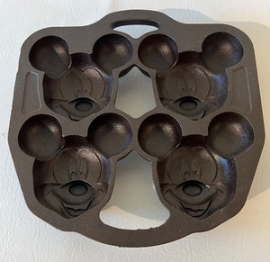 lot 130 image: Professionally Restored Cast Iron Mickey Mouse Muffin Cornbread Pan