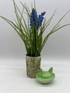 lot 147 image: Vintage Miniature Glass Jadeite Hen on Nest and Small Faux Floral