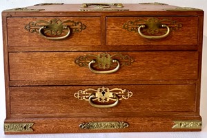 lot 100 image: Vintage Bureau Top Decorative 4 Drawer Jewelry Box with Ornate Brass Accents