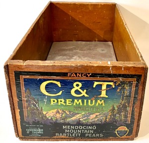 lot 102 image: Vintage Wood C & T PREMIUM Tin Lined Crate