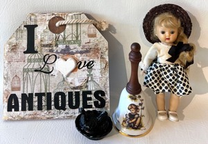 lot 104 image: I Love Antiques - Lot of goodies