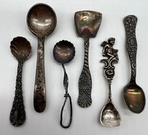 lot 162 image: Vintage Antique Salt Cellar Spoons - QTY 6