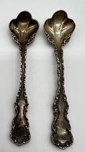 lot 165 image: Pair of Antique Vintage STERLING SILVER Salt Cellar Spoons