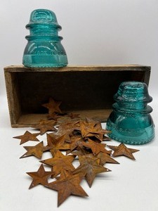 lot 171 image: Pair of Unused Vintage Hemingray Glass Insulators, Wooden Box and Metal Stars