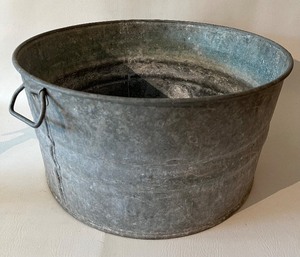 lot 228 image: Large Vintage Galvanized Wash Tub with Handles