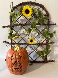 lot 229 image: WELCOME FRIENDS Pumpkin and Grapevine Trellis