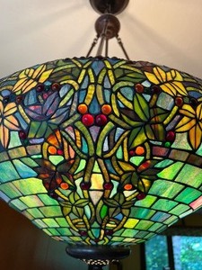 lot 222 image: Tiffany Stained Glass Style Hanging Lamp Light Fixture - Swag
