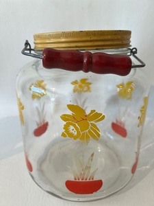 lot 232 image: Vintage Antique Daffodil Gallon Jar with Wooden Handle Bail #2