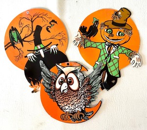 lot 249 image: Vintage BIESTLE Paper Hanging HALLOWEEN Decorations