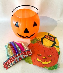 lot 251 image: Vintage HALLOWEEN Decor including GENERAL FOAM PLASTICS Pumpkin Candy Bucket