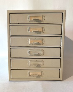 lot 257 image: VINTAGE INDUSTRIAL METAL 6-Drawer Tabletop Cabinet in Beige