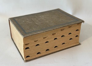 lot 268 image: VINTAGE 1964 WEBSTERS New 20th Century Dictionary Second Edition