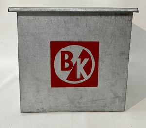 lot 281 image: Vintage Galvanized Milk Cooler - BK