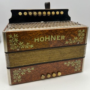 lot 313 image: Vintage HOHNER Steel Reeds Button Box - 1 Row Accordion - Laurel Leaf