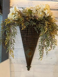 lot 346 image: Large Metal Hanging Wall Basket with Floral