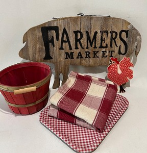 lot 350 image: Farmers Market Decor including Checked Pillow Covers
