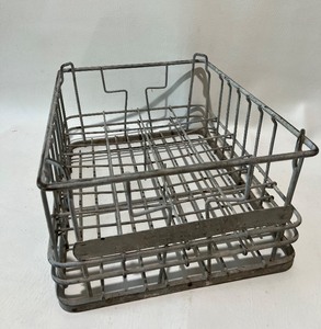 lot 358 image: Vintage - Laurel Dairy, Brainerd, MN MILK BOTTLE CRATE