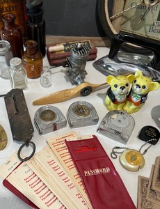 lot 382 image: Full Lot of Vintage Goodies including SUNNY SUSAN IRON