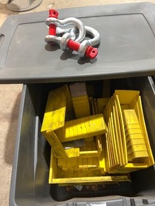 lot 385 image: Garage Items