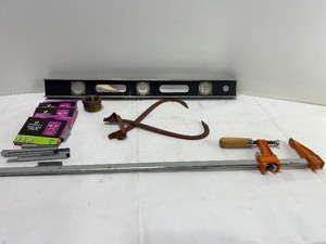 lot 387 image: Hardware Assortment