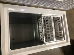 lot 16 image: Magic Chef 7.0 cu. ft. Chest Freezer in White Damaged  Customer Returns See Pictures