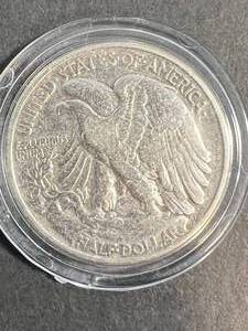 1943 US WALKING LIBERTY HALF DOLLAR IN AIRTITE