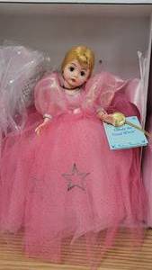 lot 12 image: Madame Alexander 75th Anniversary Glinda the Good Witch 13250 NIB