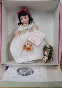 lot 19 image: Madame Alexander Snow Whites Wedding 30460